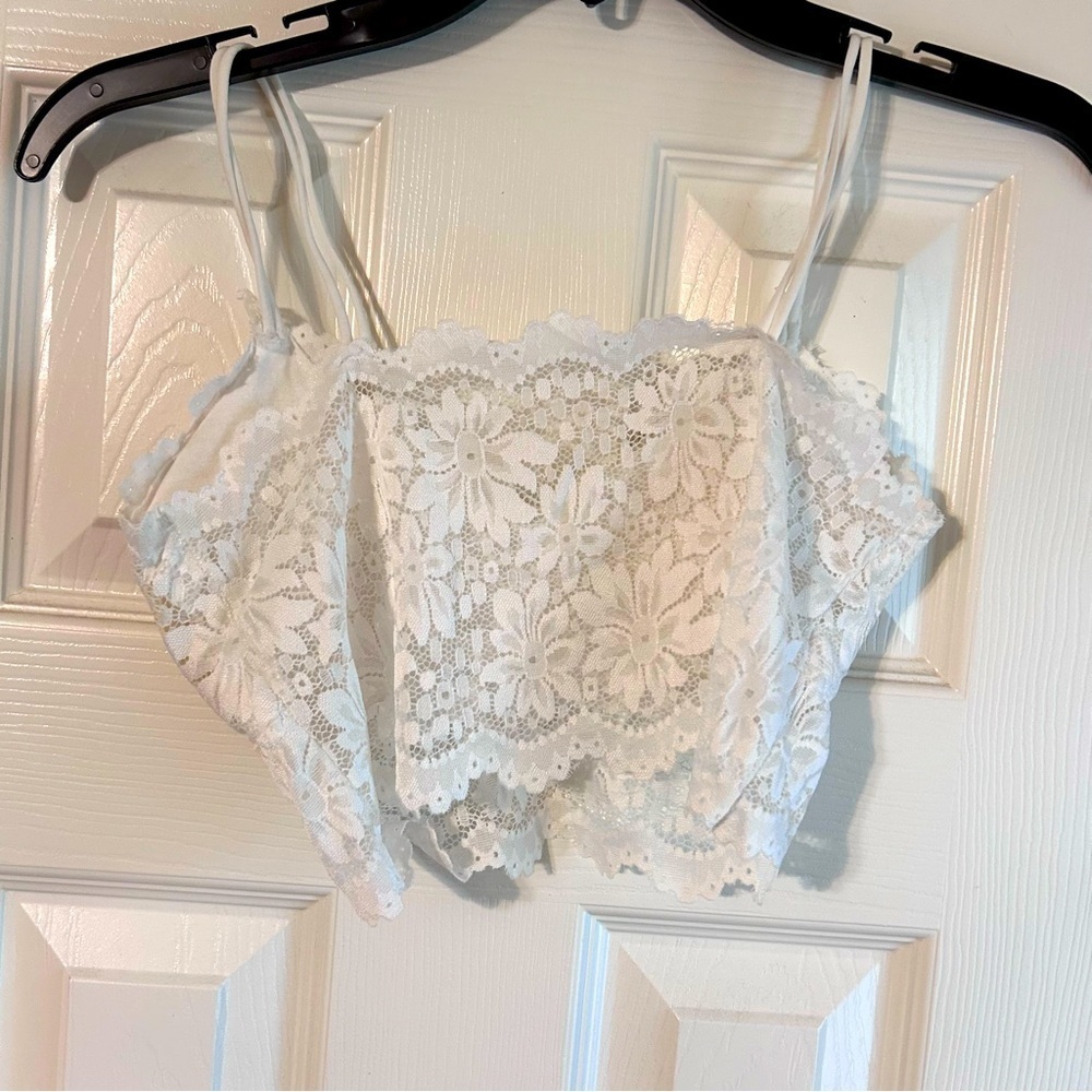 Elegant White Lace Bralette - Picture 3 of 3